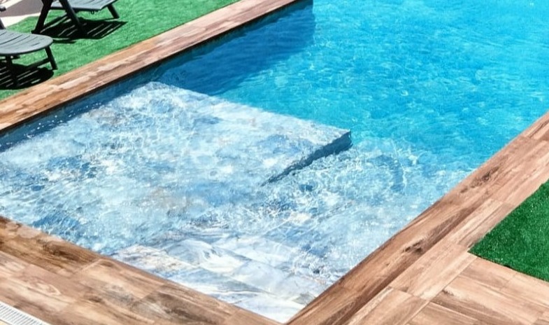 Preciosa piscina infinita