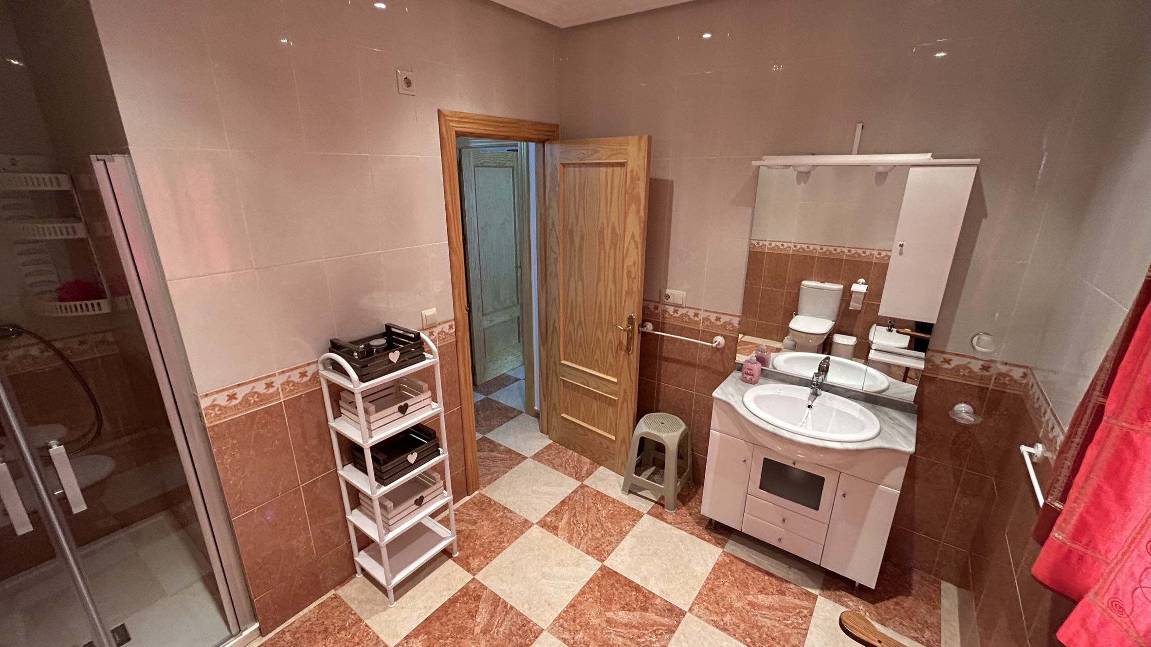 Baño con ducha en la planta superior