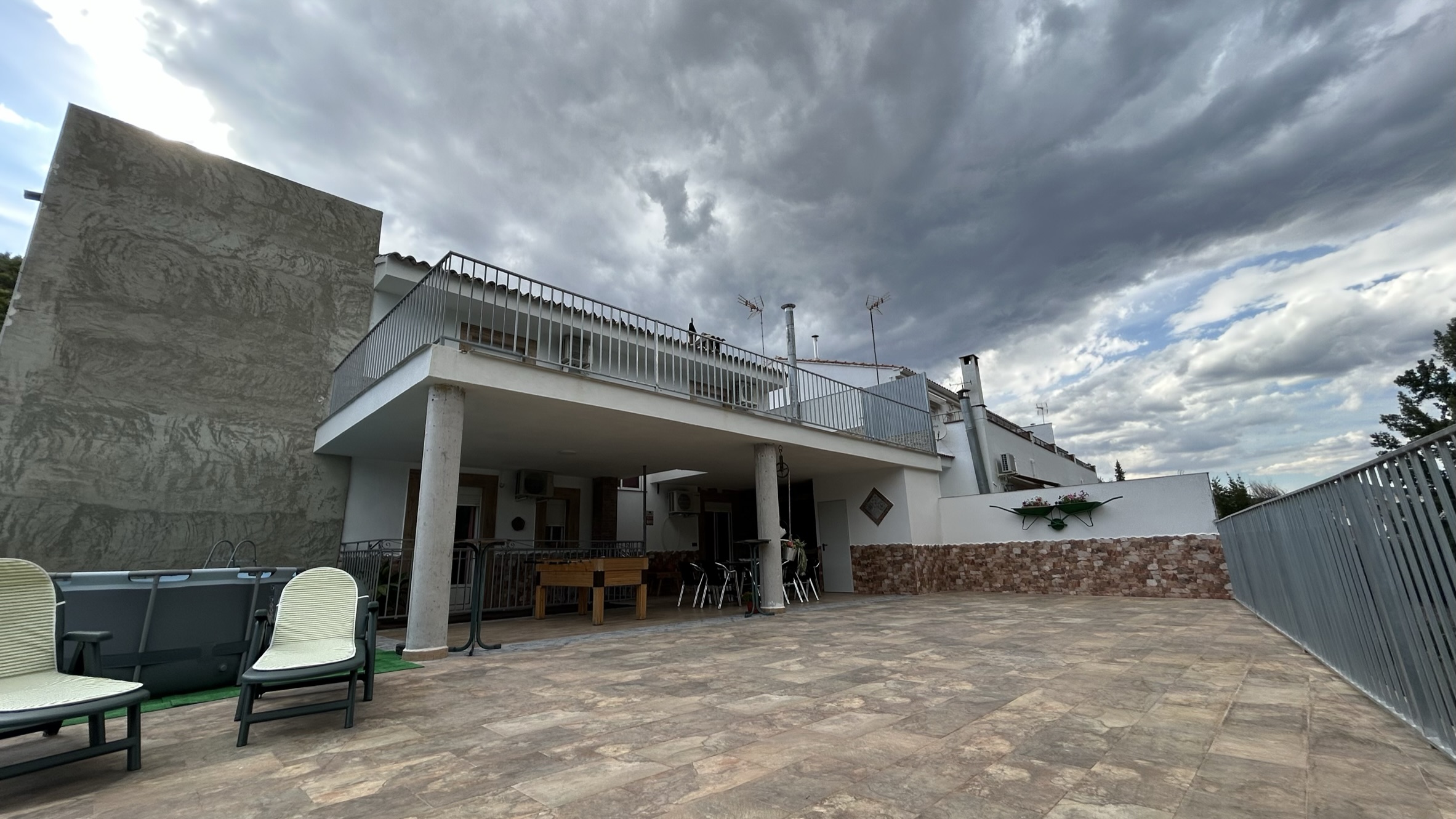 La amplia terraza será uno de los puntos que más te gustará de la casa